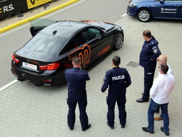 Policjanci na torze